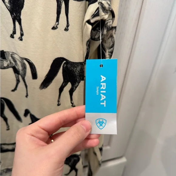 Ariat V-Neck Shirt with Black Horse Design - Picture 3 of 3